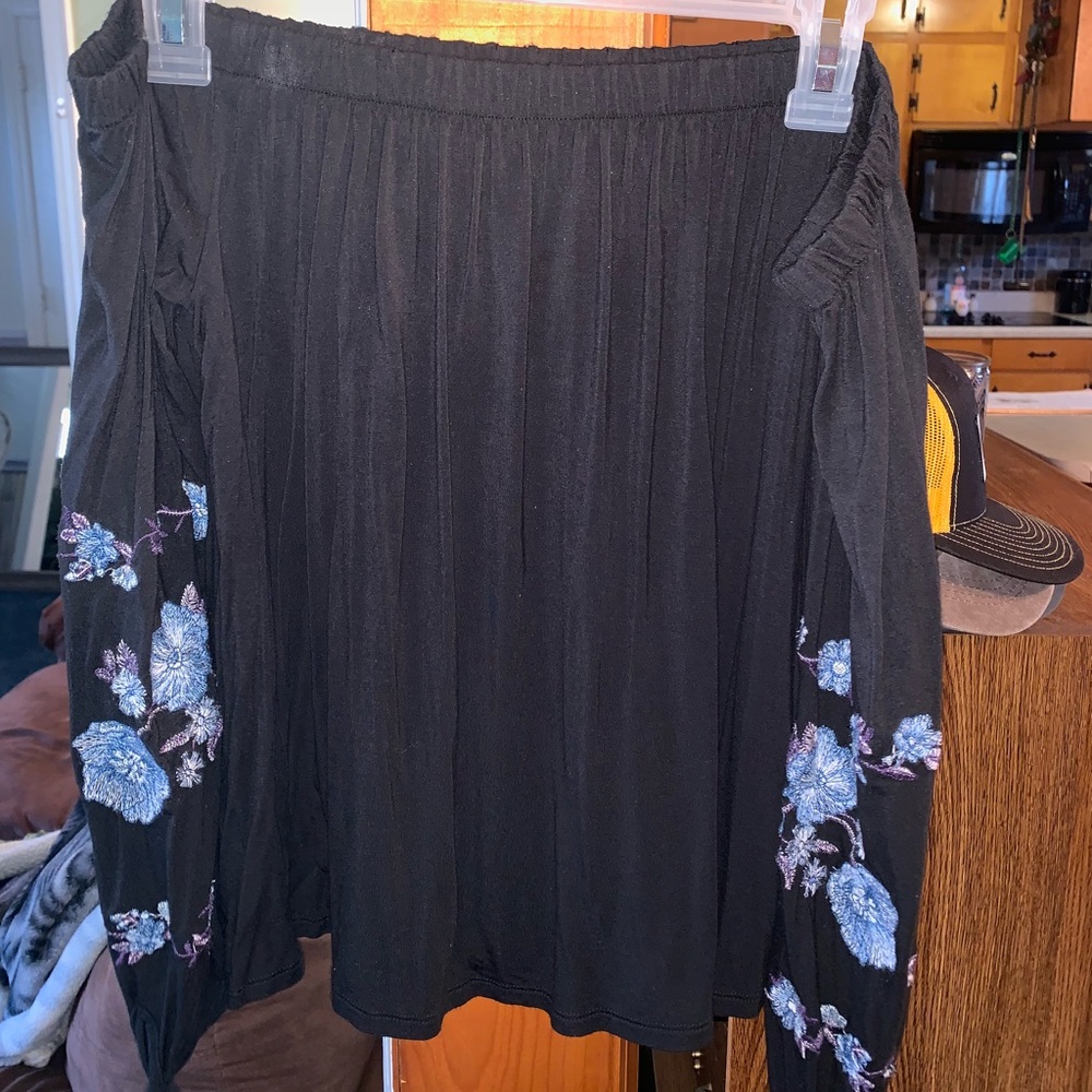 American Eagle off the shoulder